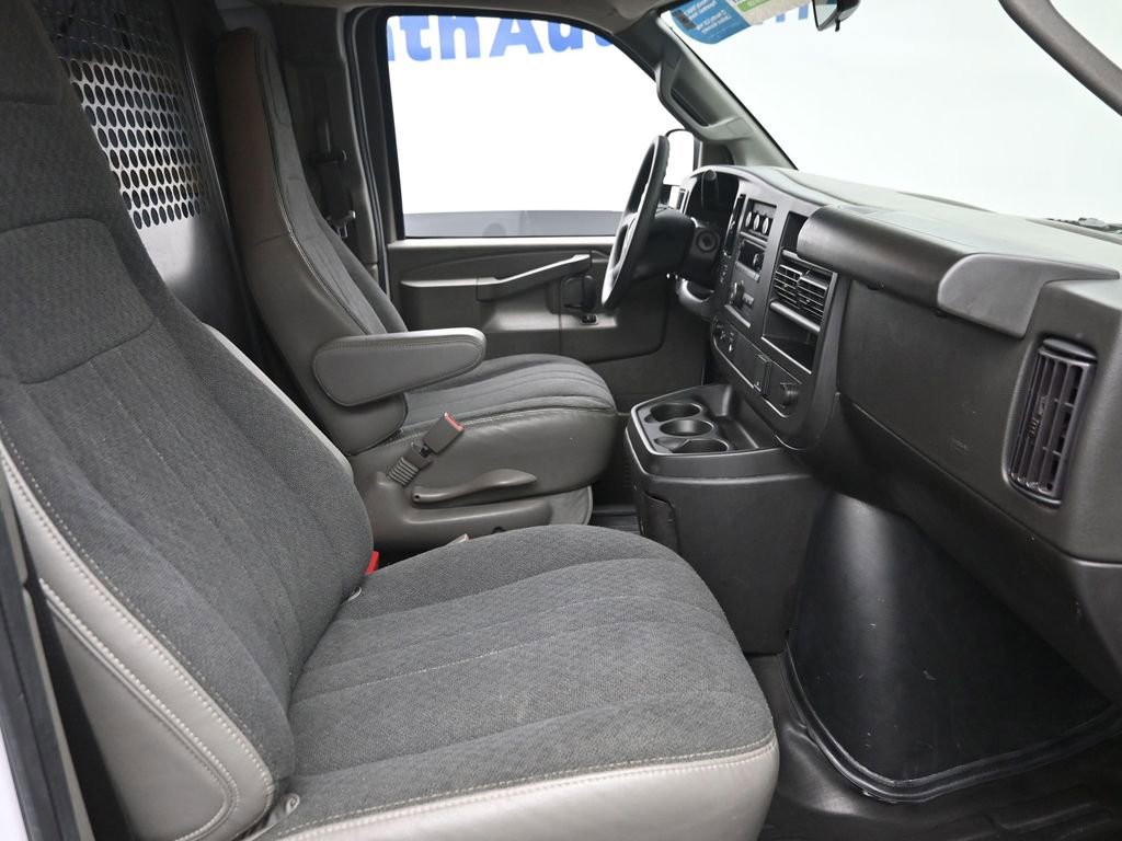 Used 2024 GMC Savana 2500 w/ Driver Convenience Package image 7