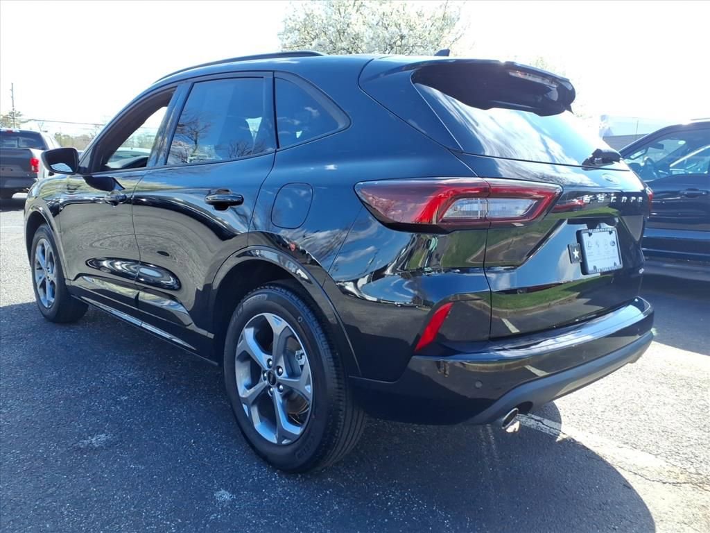 Certified 2023 Ford Escape ST-Line w/ Tech Pack #1 image 4