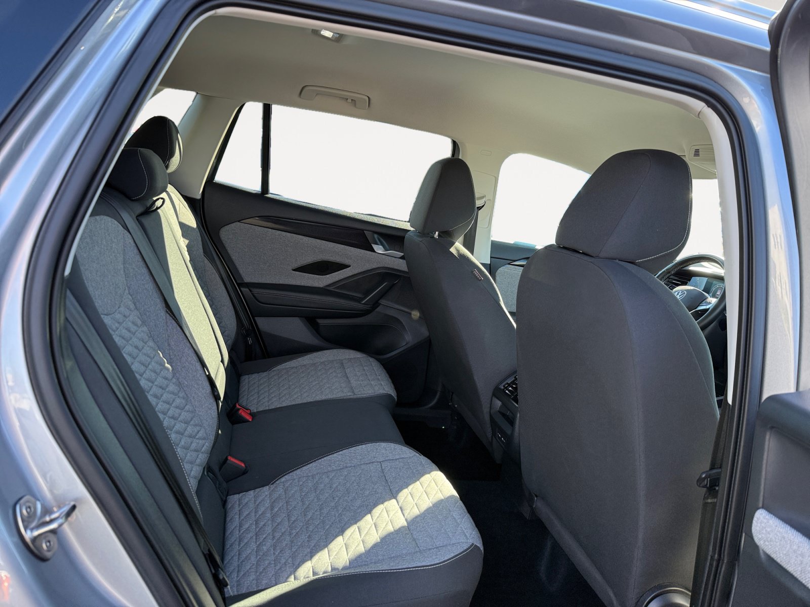 Certified 2025 Volkswagen Tiguan S FWD image 18