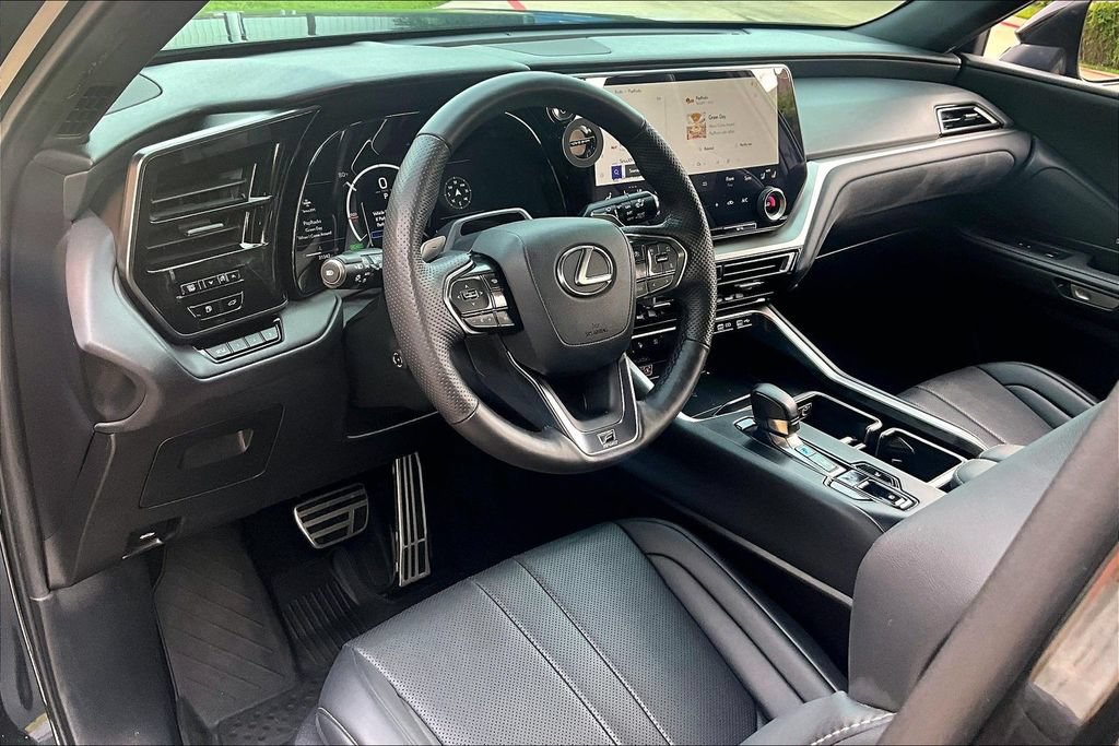 Used 2025 Lexus TX 500h AWD w/ Technology Package image 17