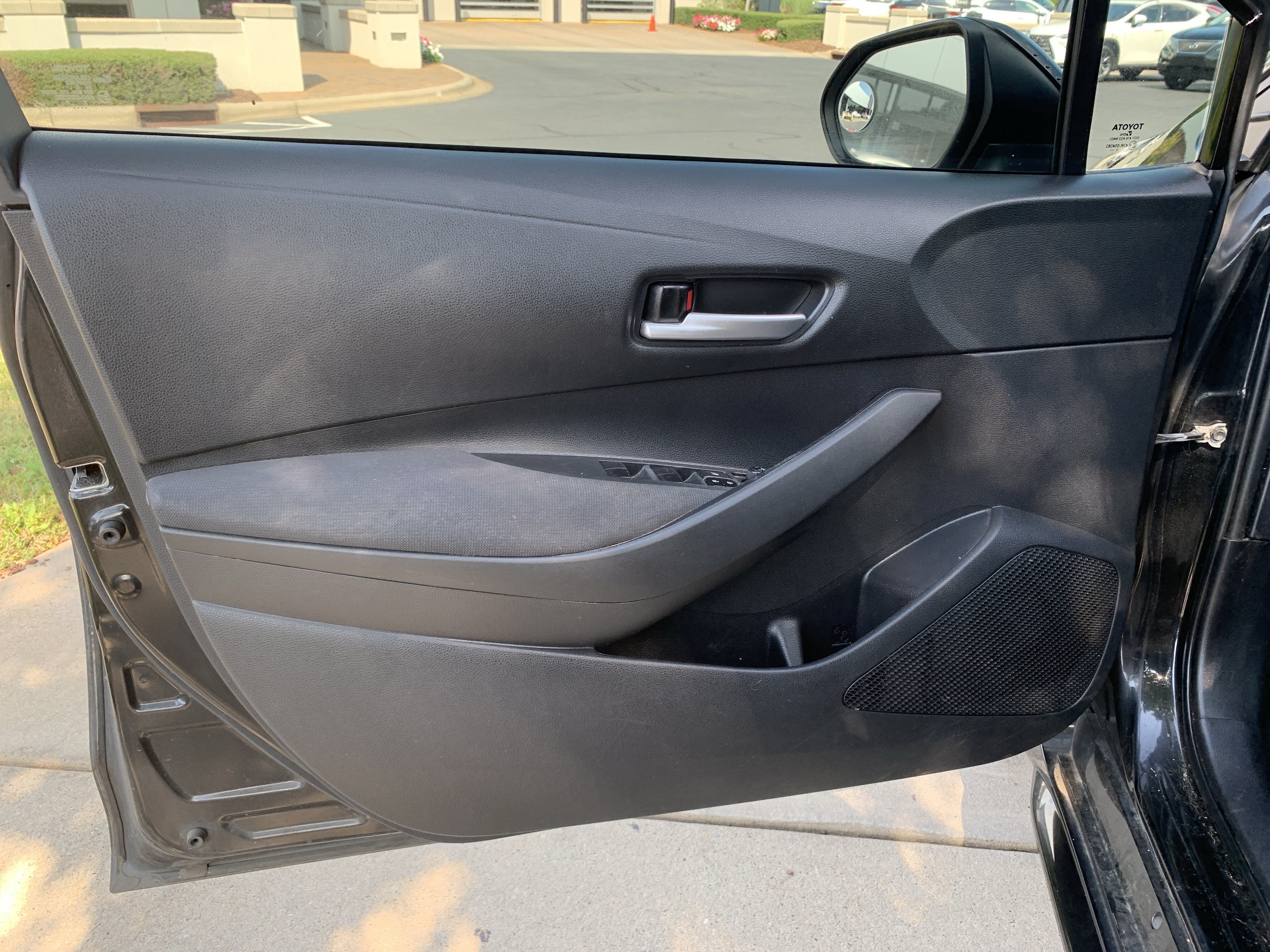 Used 2021 Toyota Corolla LE FWD image 14