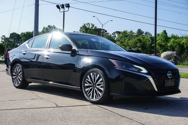 Used 2024 Nissan Altima 2.5 SV FWD image 2