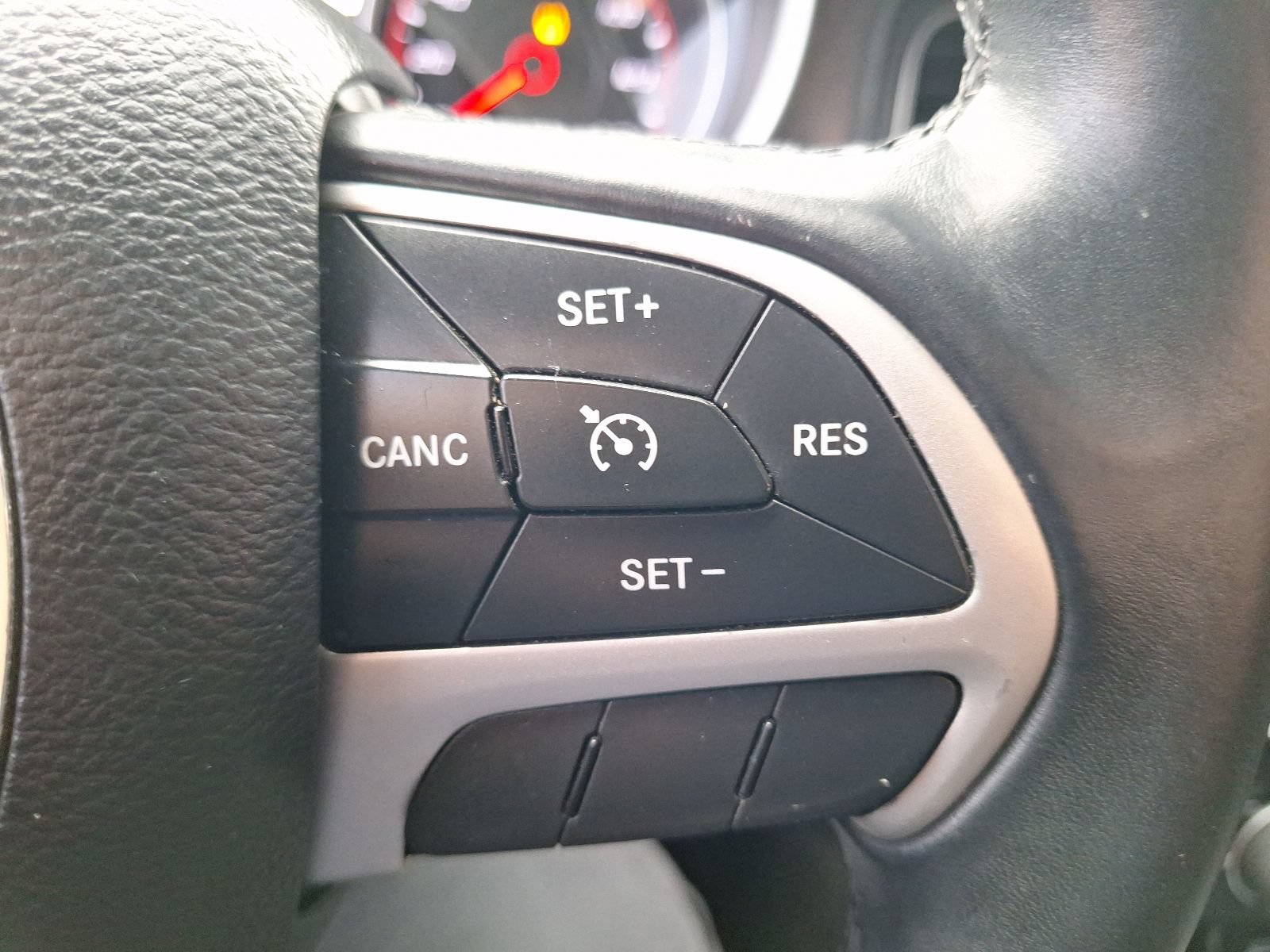 Used 2015 Dodge Charger SXT RWD image 18