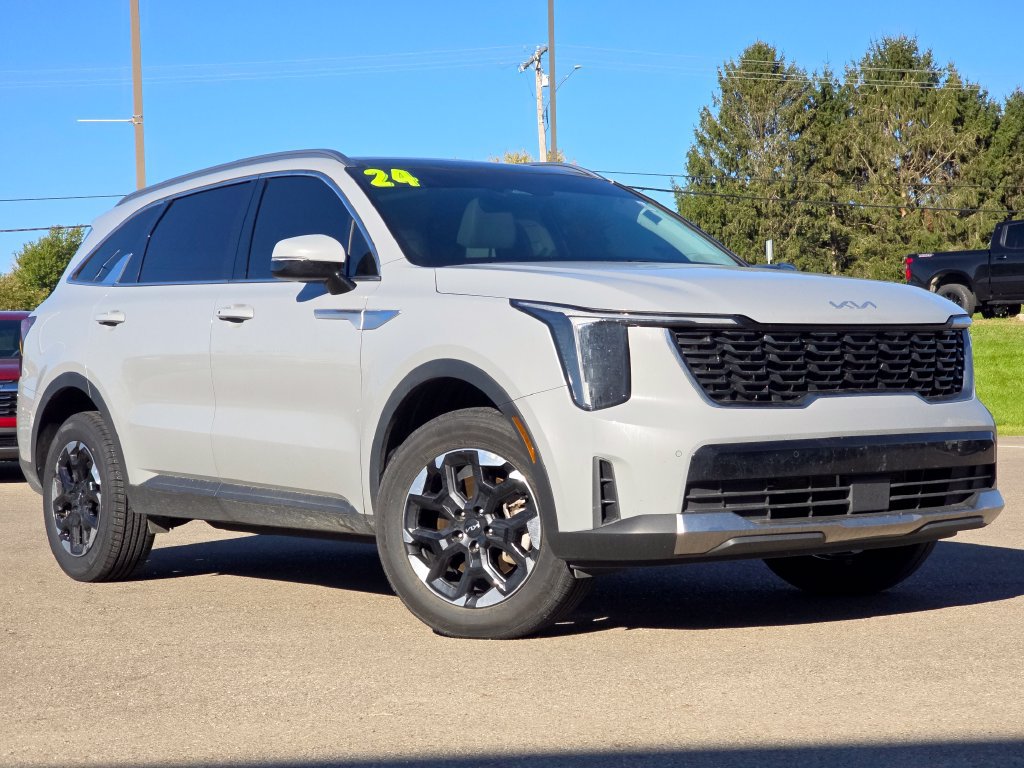 Used 2024 Kia Sorento S w/ Panoramic Sunroof Package