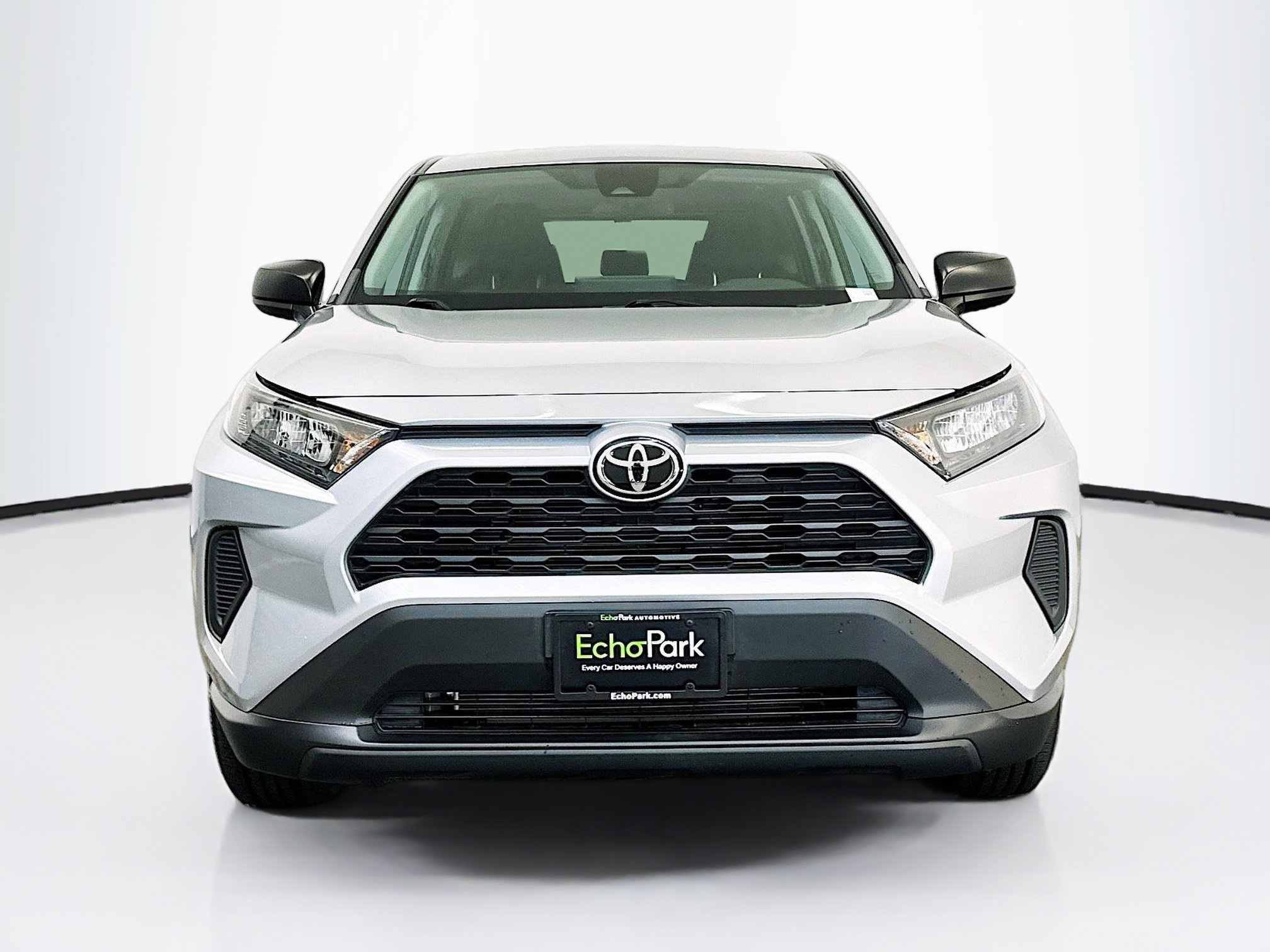 Used 2022 Toyota RAV4 LE image 2
