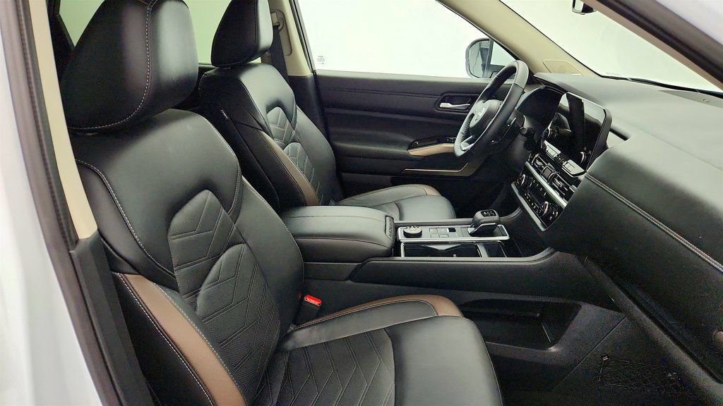 Used 2025 Nissan Pathfinder Platinum AWD/4WD image 26