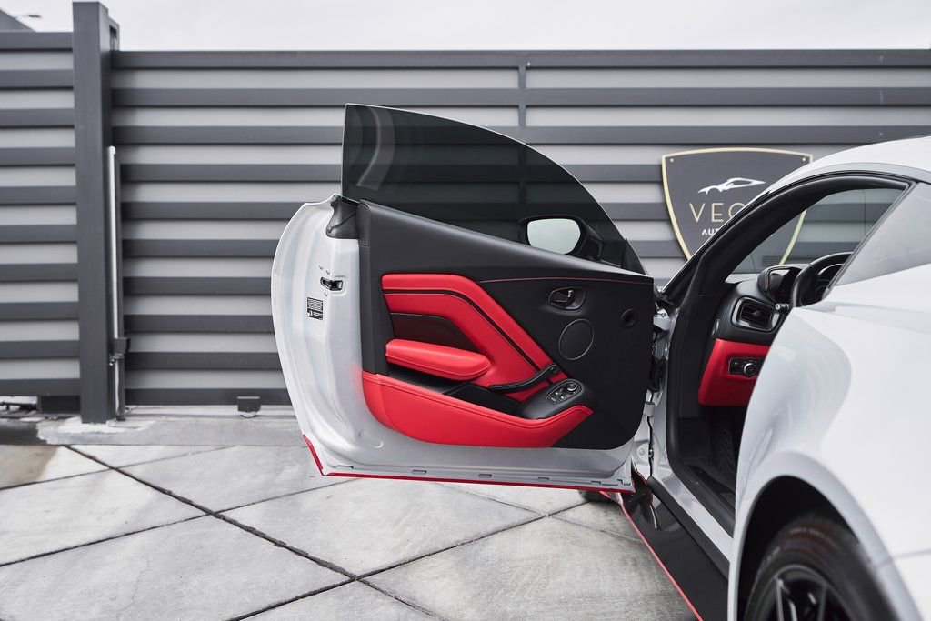 Used 2023 Aston Martin V12 Vantage image 32