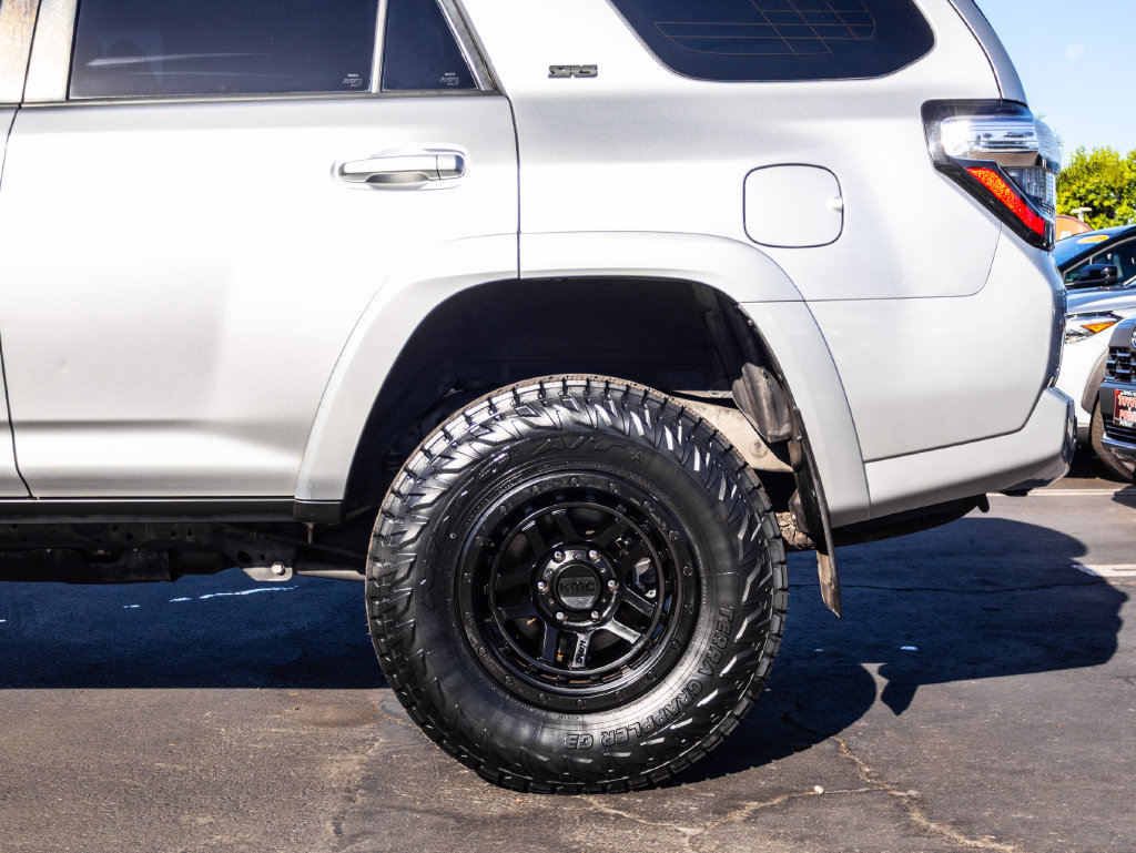 Used 2017 Toyota 4Runner SR5 Premium RWD image 7