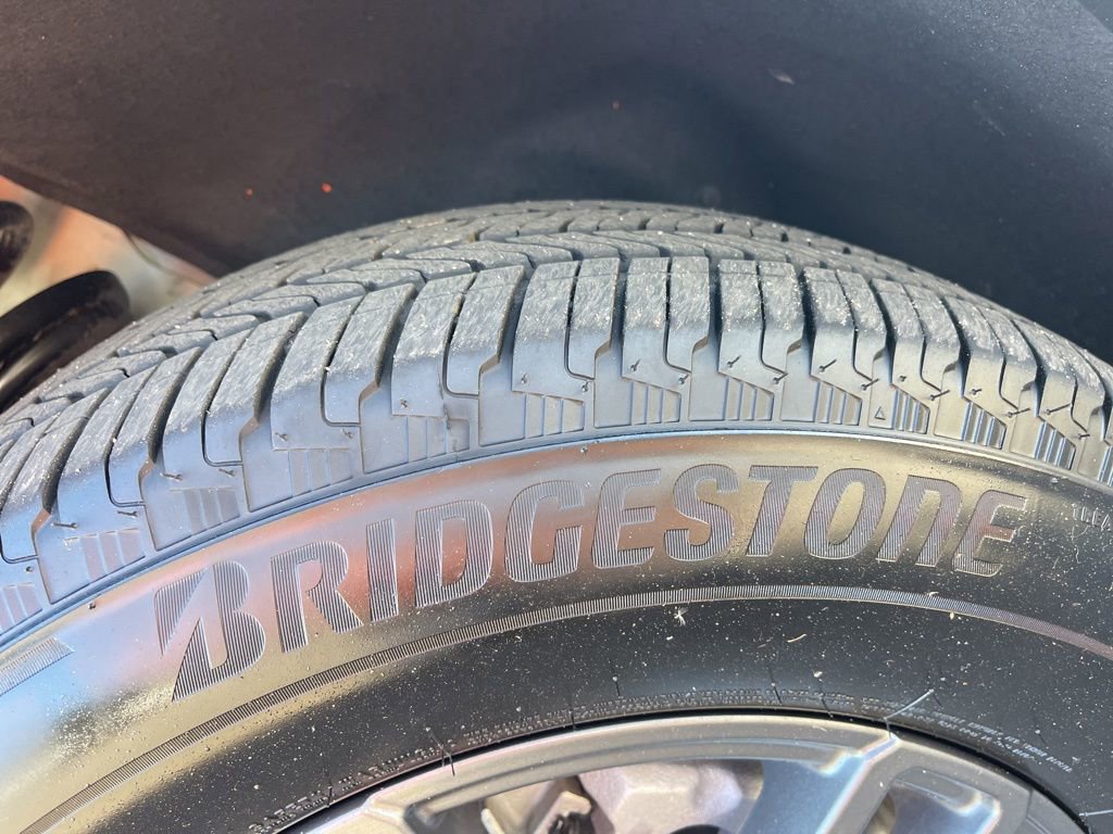 Used 2025 GMC Acadia Elevation FWD image 33