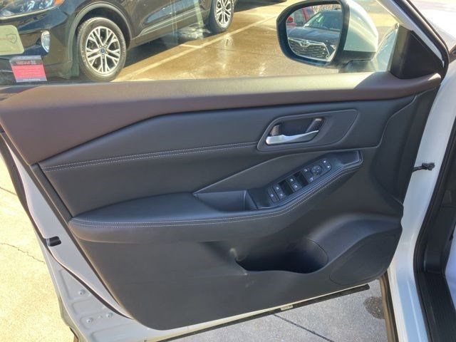 Used 2023 Nissan Rogue SV w/ SV Premium B Package image 9