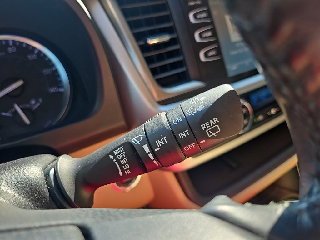 Used 2019 Toyota Highlander XLE FWD image 43