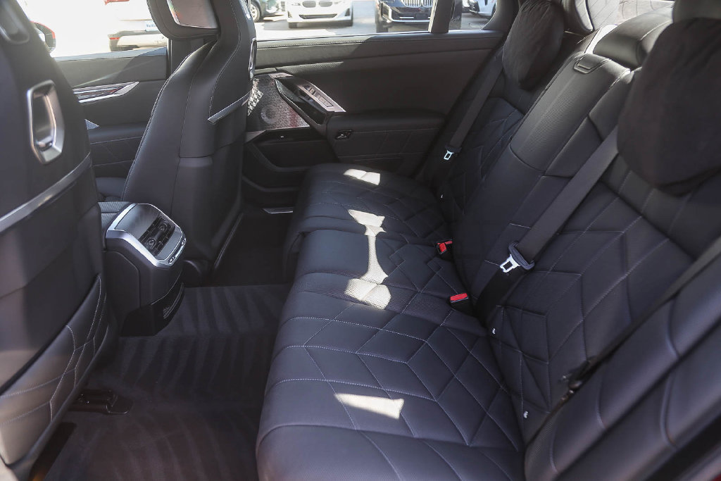 Used 2026 BMW 760i xDrive AWD/4WD image 14