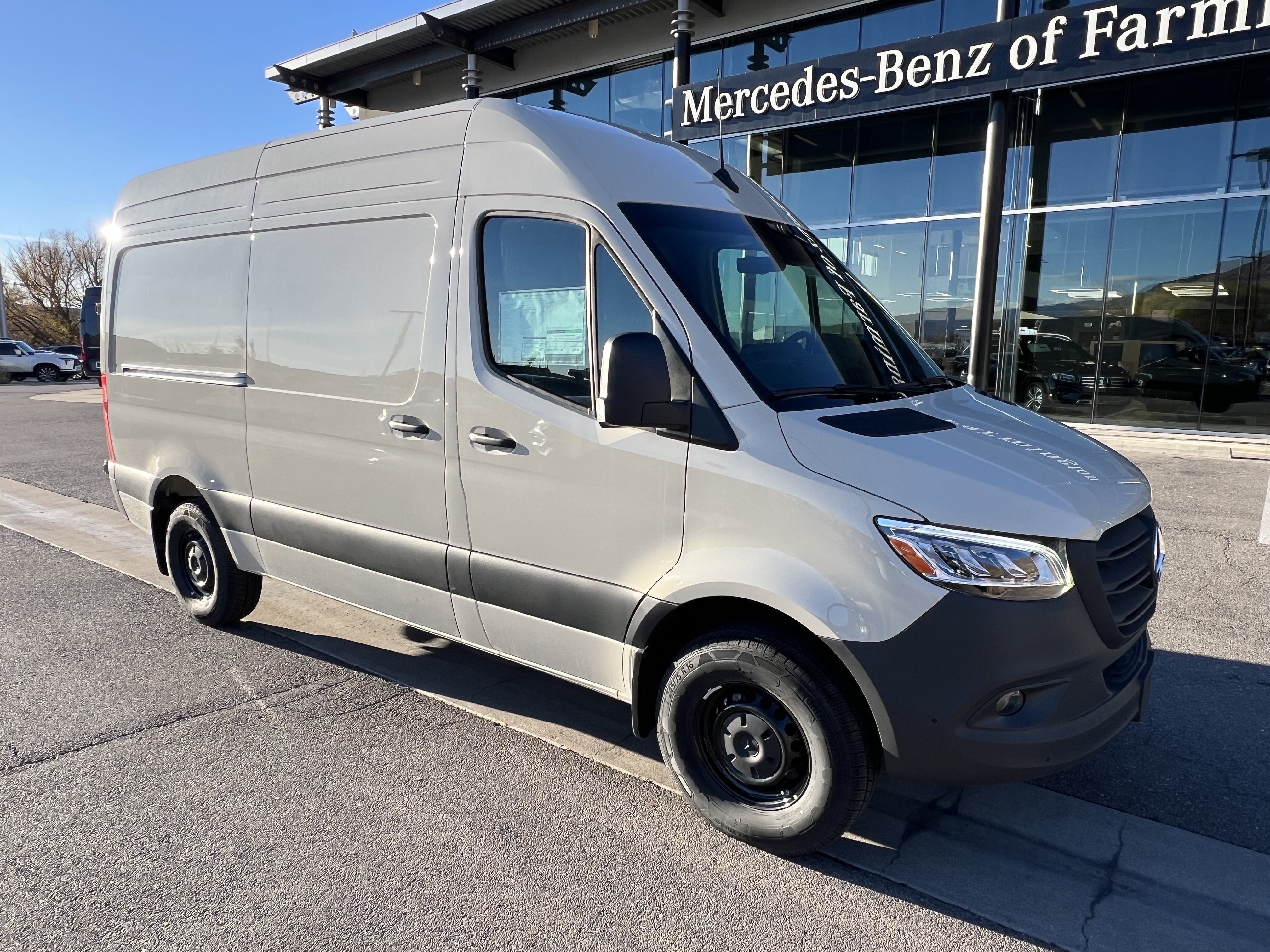 Used 2025 Mercedes-Benz Sprinter 2500 image 2