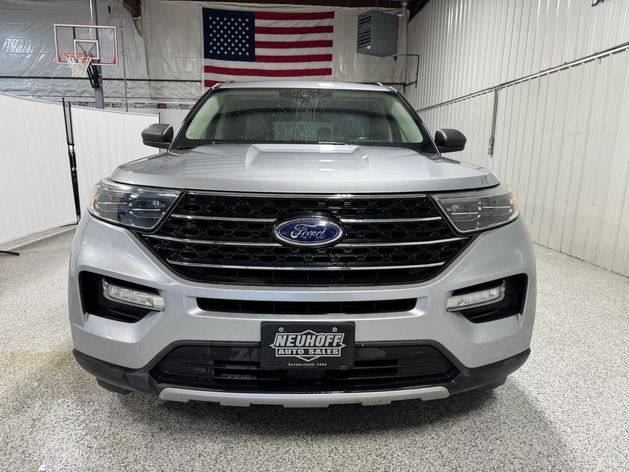 Used 2020 Ford Explorer XLT w/ Equipment Group 202A RWD image 3