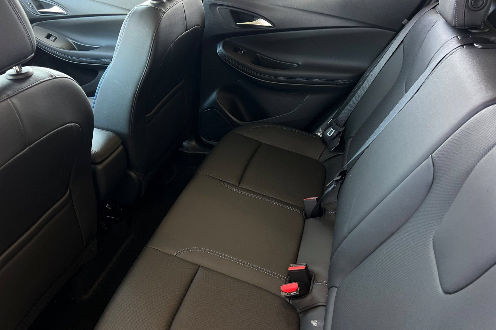 New 2026 Buick Encore GX Sport Touring FWD image 9