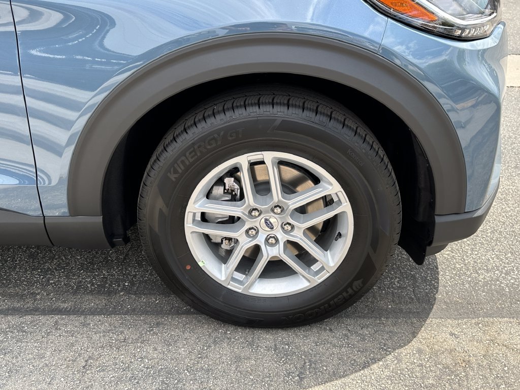 New 2026 Ford Explorer Active RWD image 13