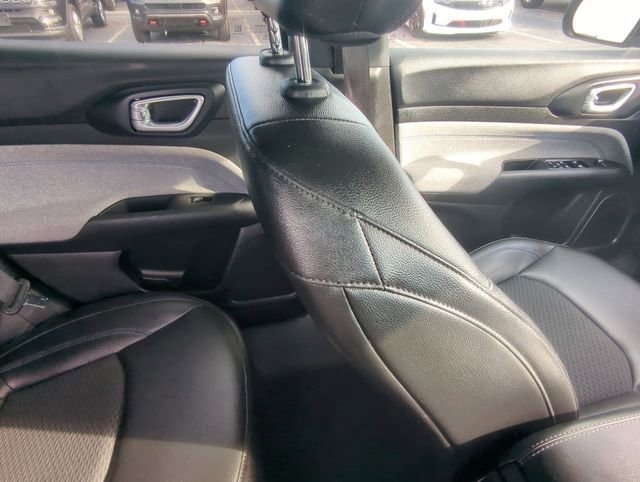 Used 2024 Jeep Compass Latitude image 8