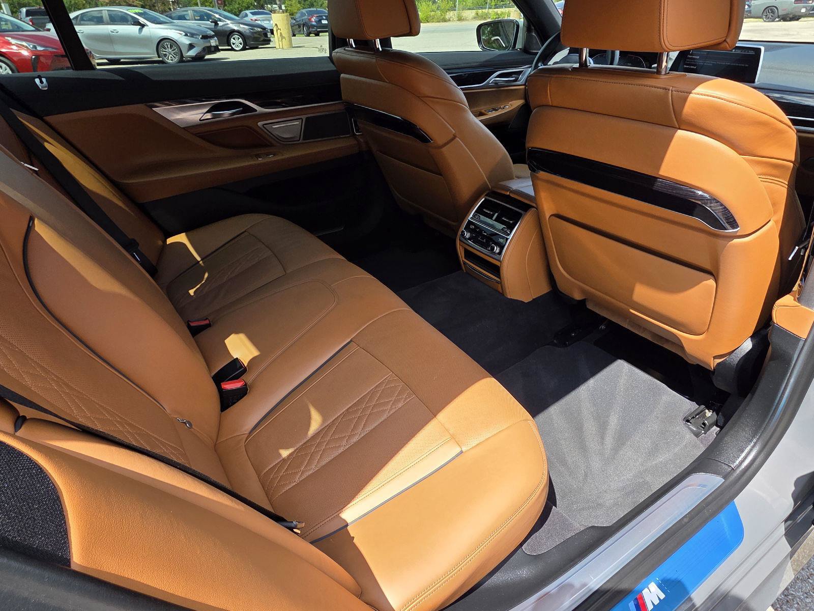 Used 2022 BMW 750i xDrive w/ M Sport Package AWD/4WD image 39