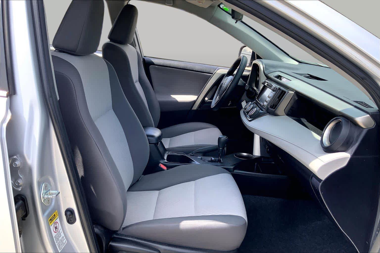Used 2015 Toyota RAV4 LE FWD image 9