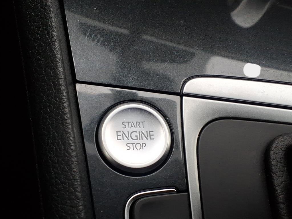 Used 2020 Volkswagen Golf 4-Door image 28