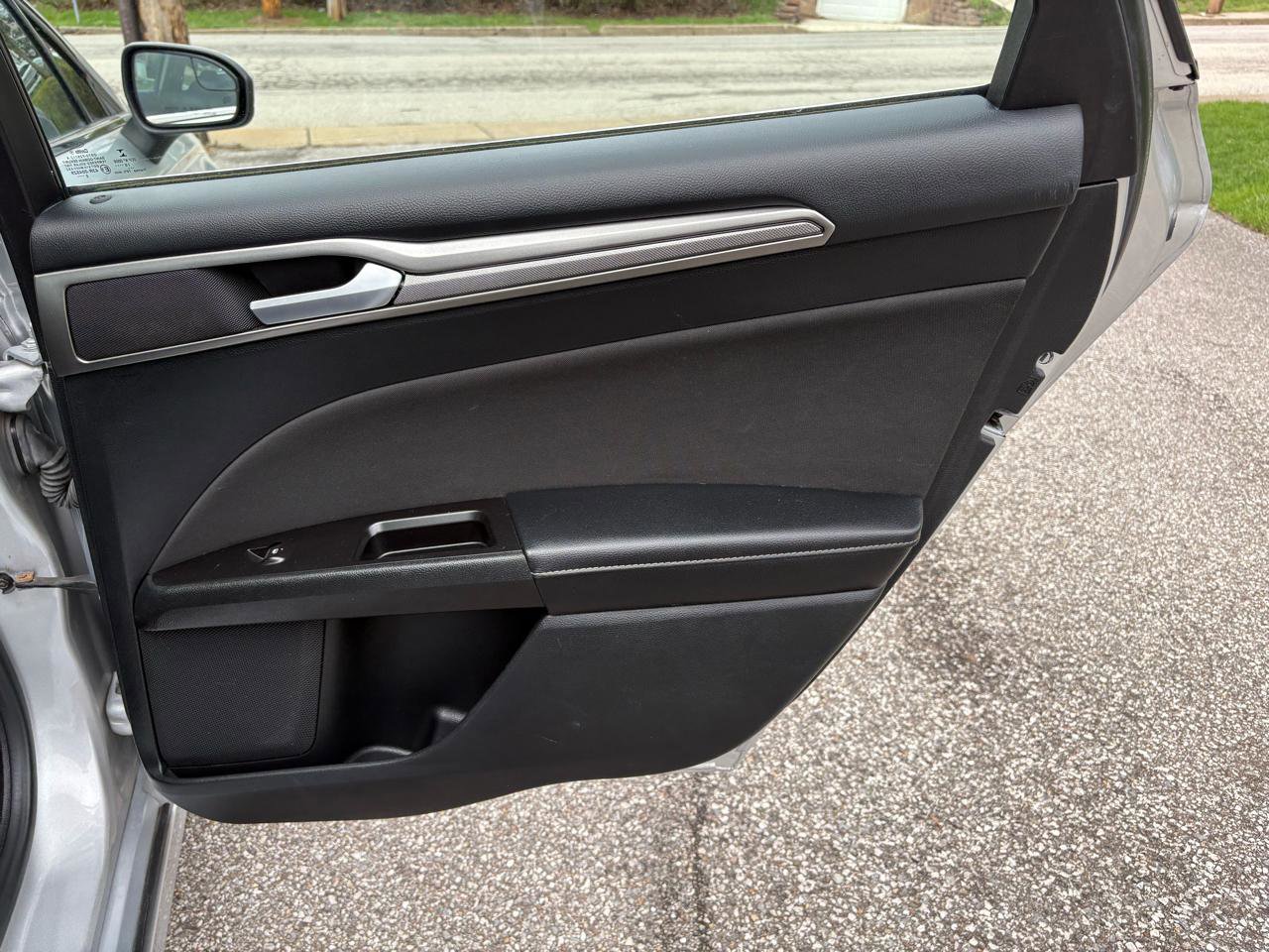 Used 2017 Ford Fusion SE w/ Fusion SE Technology Package image 21