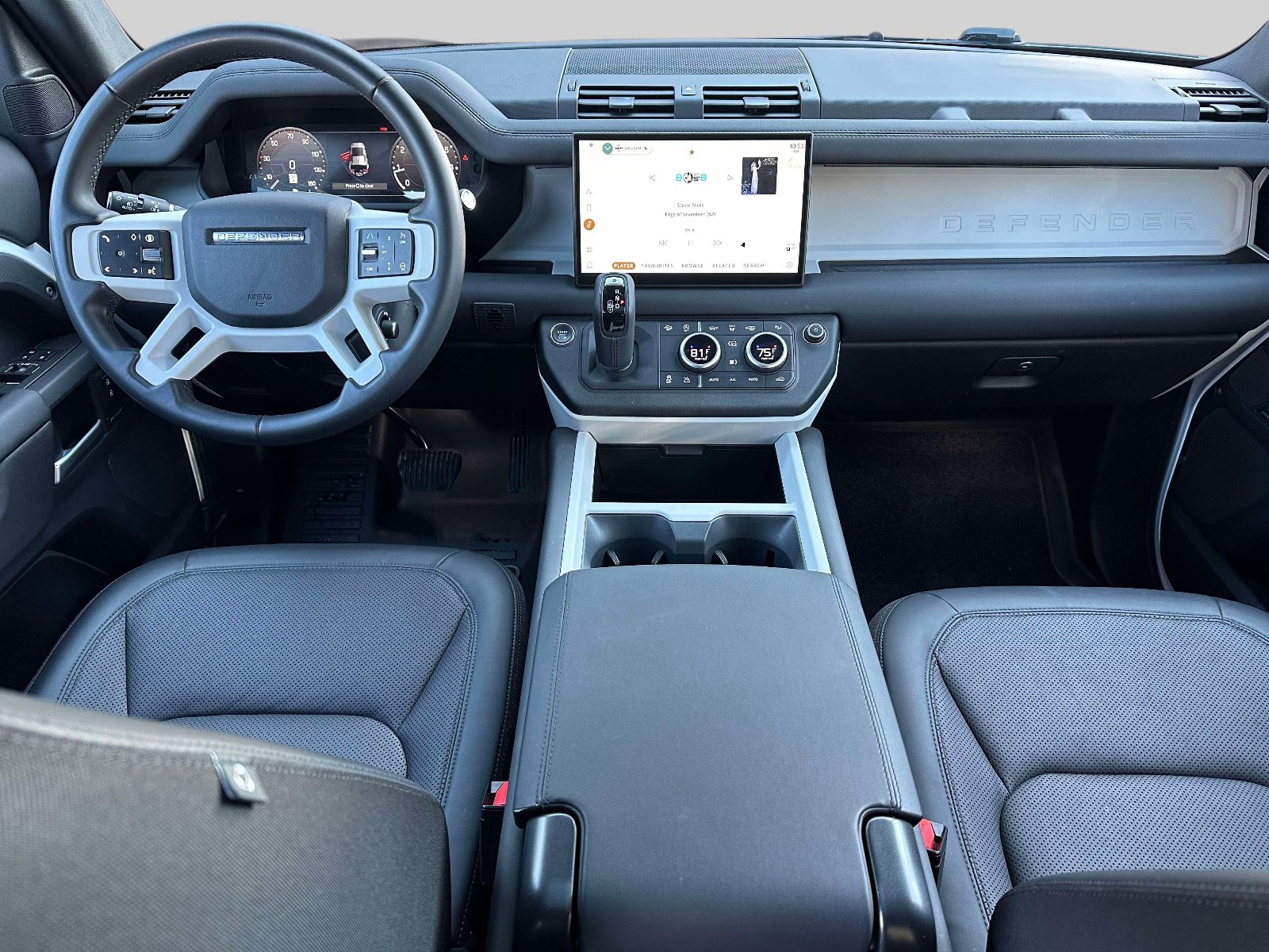Used 2025 Land Rover Defender 110 S image 13