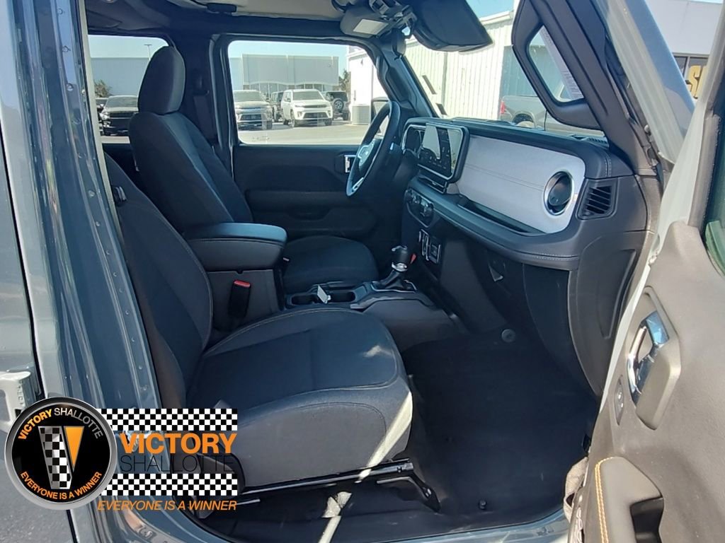 Used 2025 Jeep Wrangler Sahara 4xe image 30