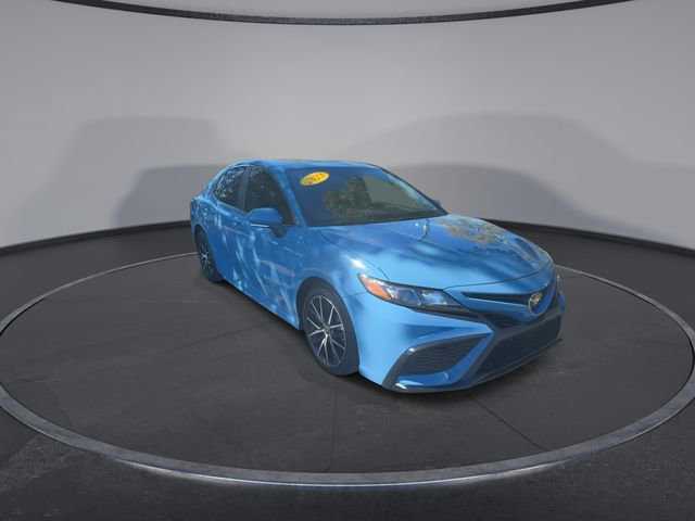 Used 2023 Toyota Camry SE image 3