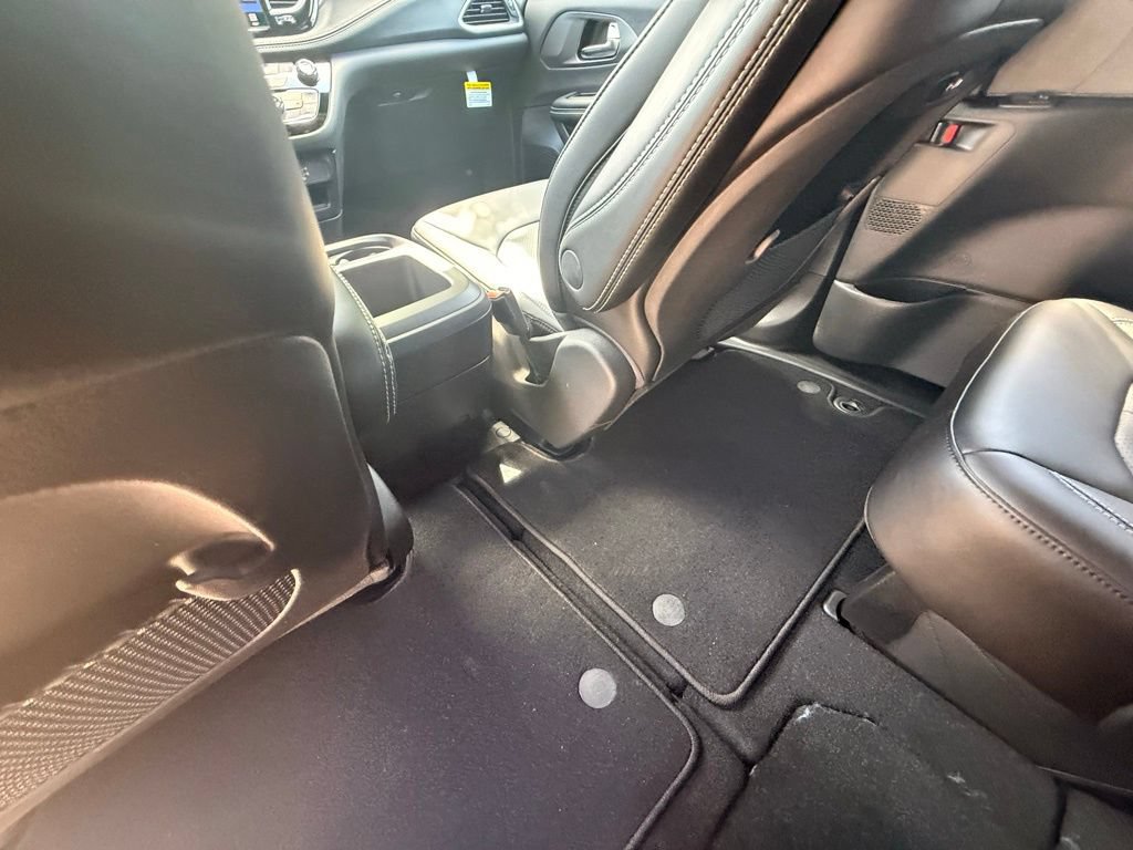 New 2026 Chrysler Pacifica Select FWD image 25