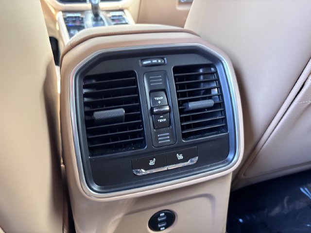 Certified 2022 Porsche Macan AWD/4WD image 25