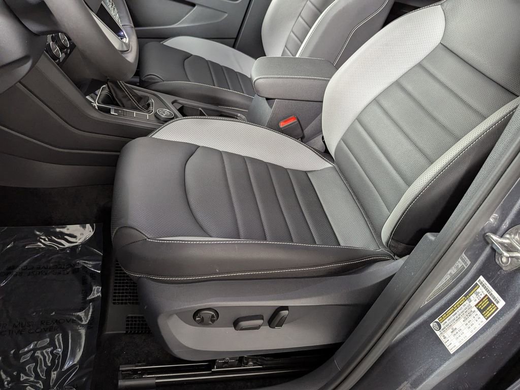 Used 2024 Volkswagen Taos SEL image 18