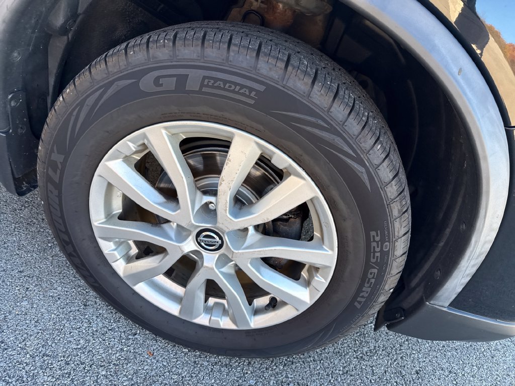 Used 2018 Nissan Rogue SV AWD/4WD image 2