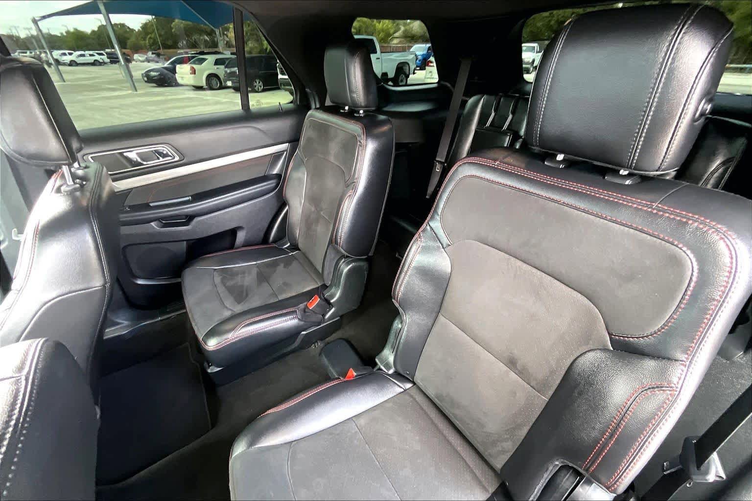 Used 2019 Ford Explorer XLT w/ Equipment Group 202A FWD image 21