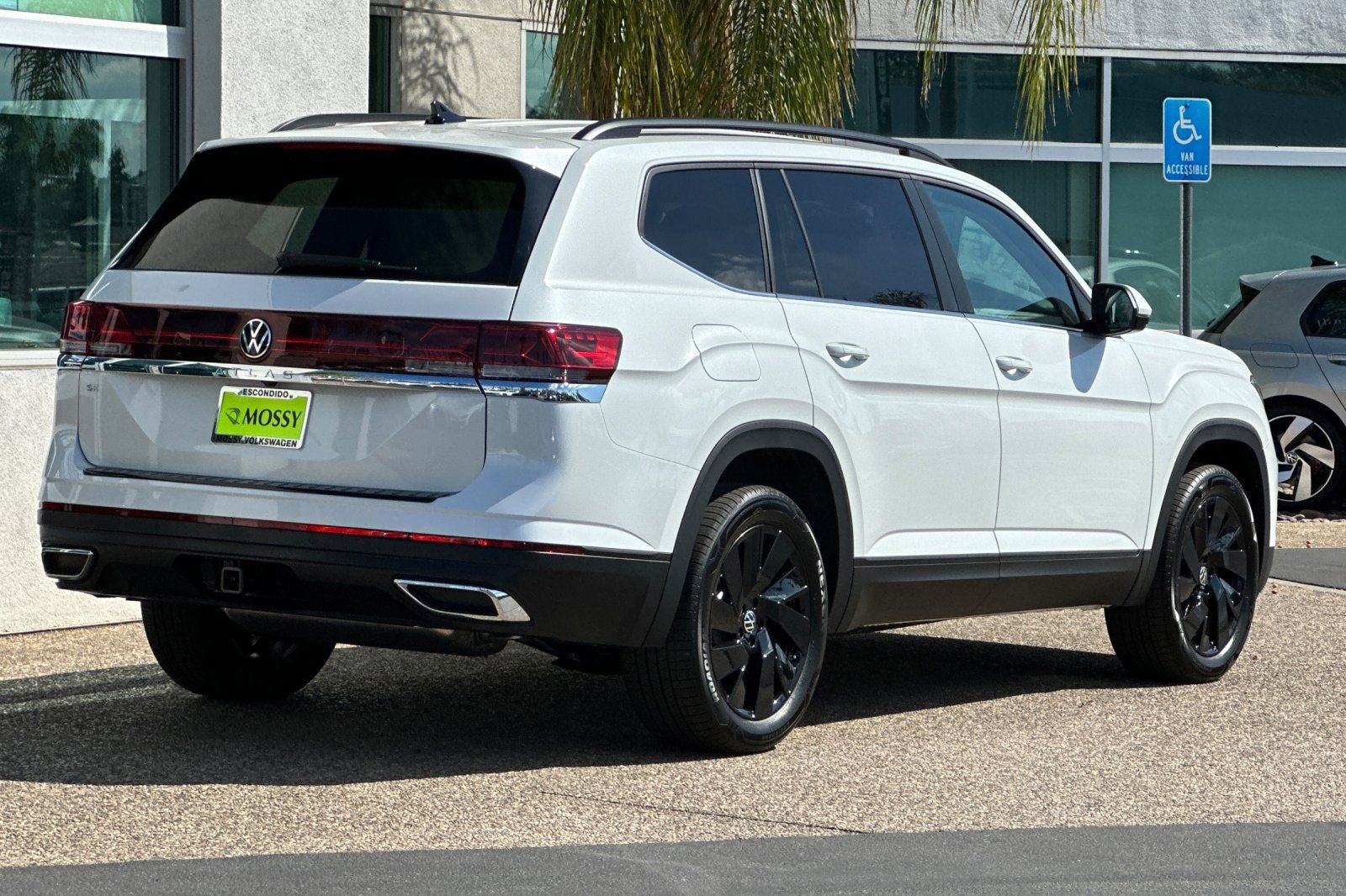 New 2026 Volkswagen Atlas SE image 4