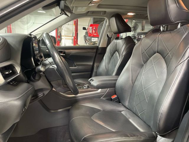 Used 2020 Toyota Highlander Platinum image 11