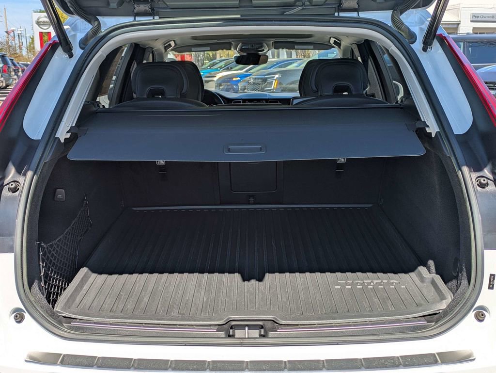 Certified 2023 Volvo XC60 B5 Ultimate w/ Protection Package Premier image 13
