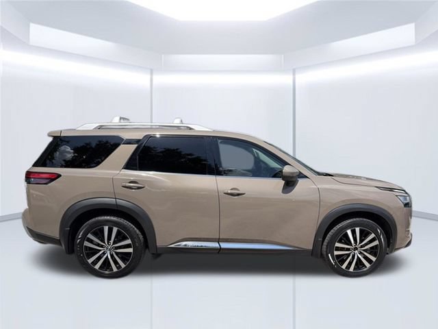 Used 2023 Nissan Pathfinder Platinum w/ Black Appearance Package AWD/4WD image 5