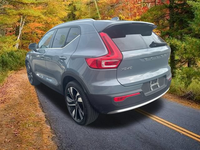 Used 2023 Volvo XC40 B5 Plus w/ Driver Assist Package AWD/4WD image 5