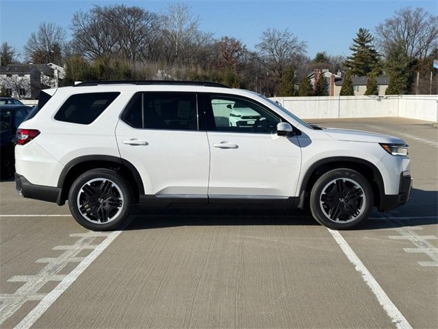 New 2026 Honda Pilot Touring image 2