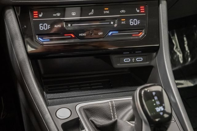 Used 2025 Volkswagen Jetta SE w/ Sunroof Package FWD image 18