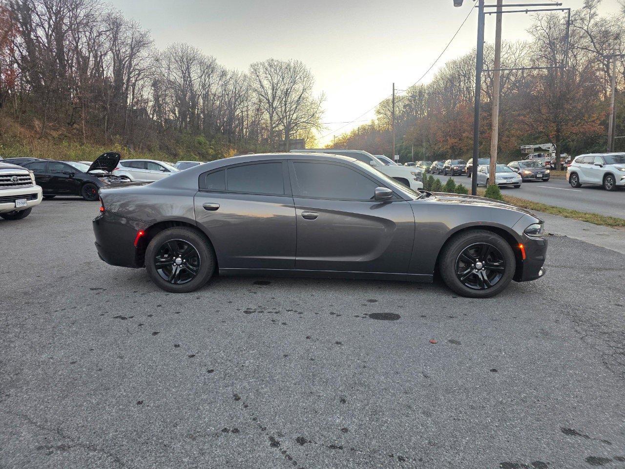 Used 2020 Dodge Charger SXT image 4
