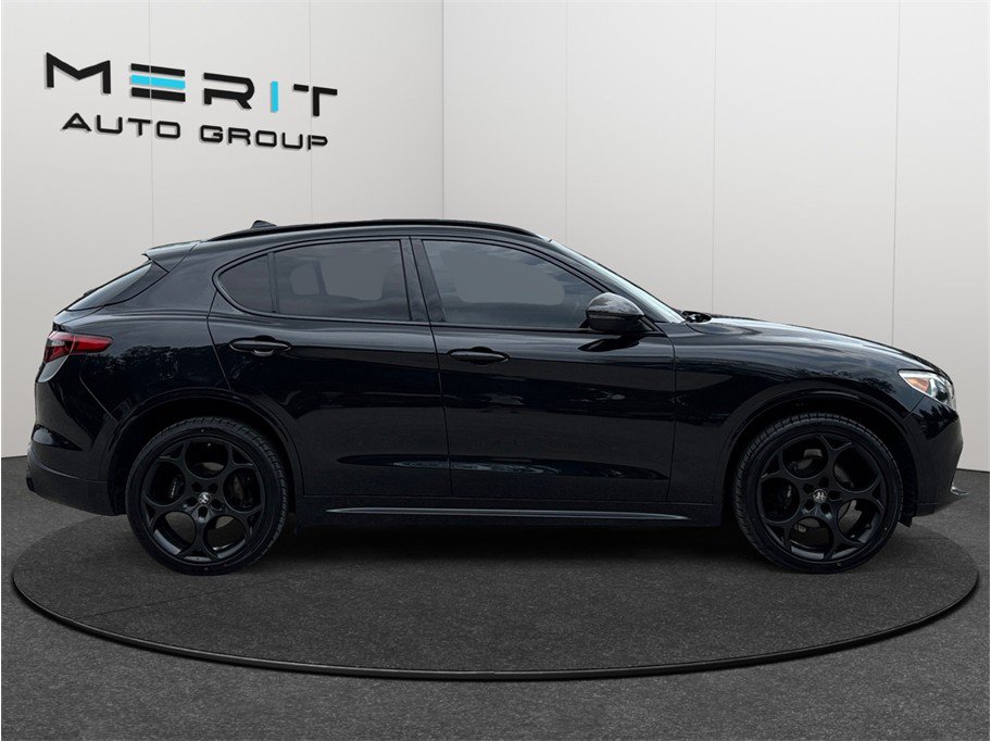 Used 2023 Alfa Romeo Stelvio Estrema AWD/4WD image 10
