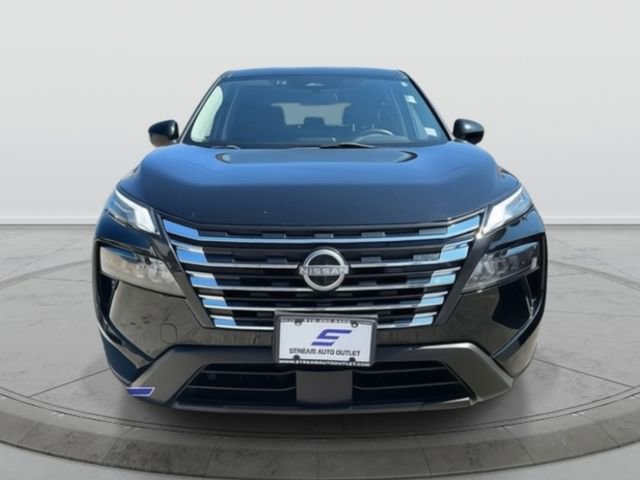 Used 2024 Nissan Rogue SV image 2