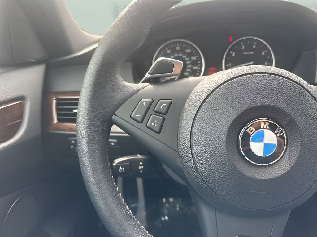 Used 2010 BMW 550i Sedan image 15