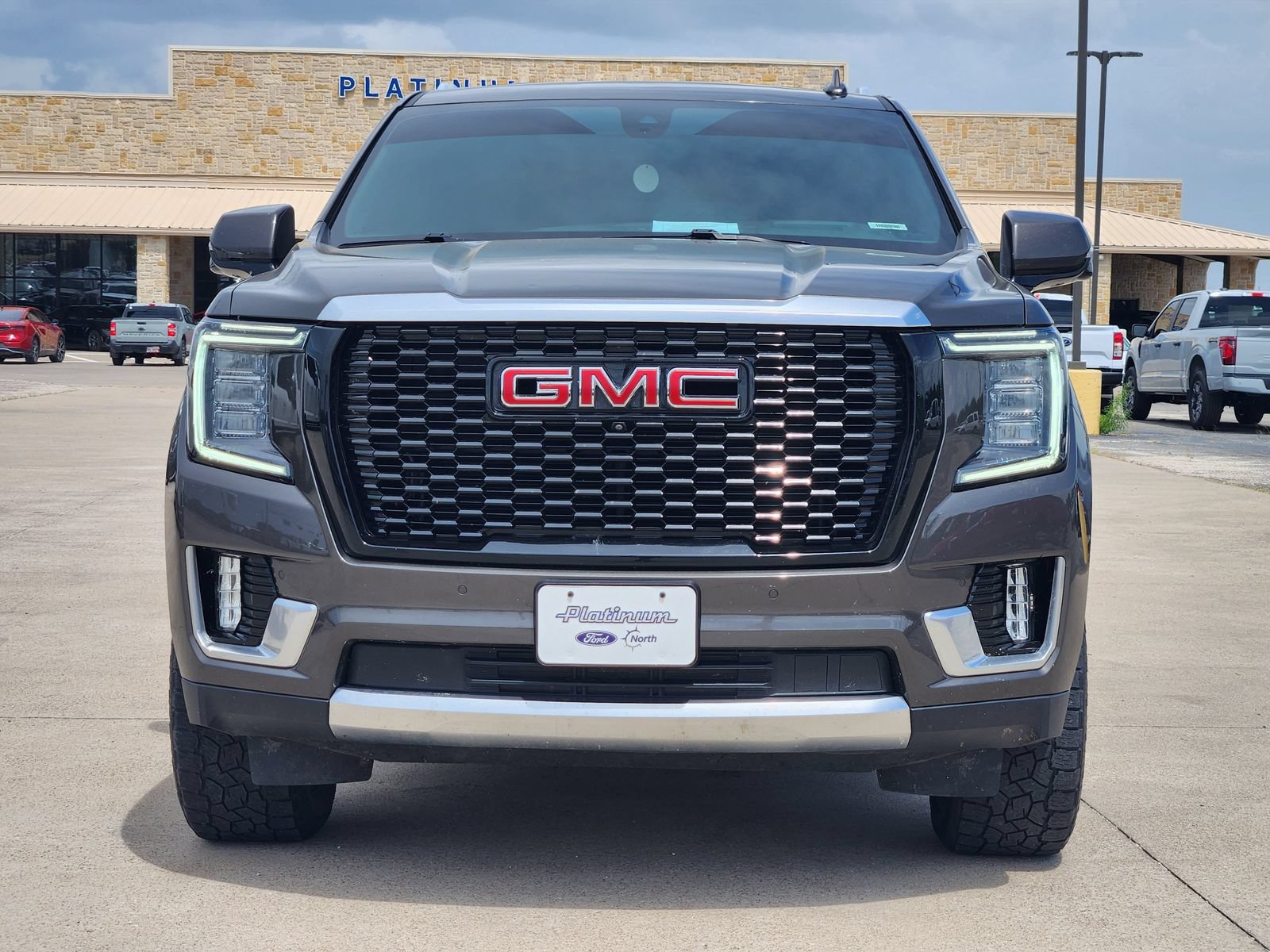 Used 2021 GMC Yukon Denali w/ Advanced Technology Package AWD/4WD image 6