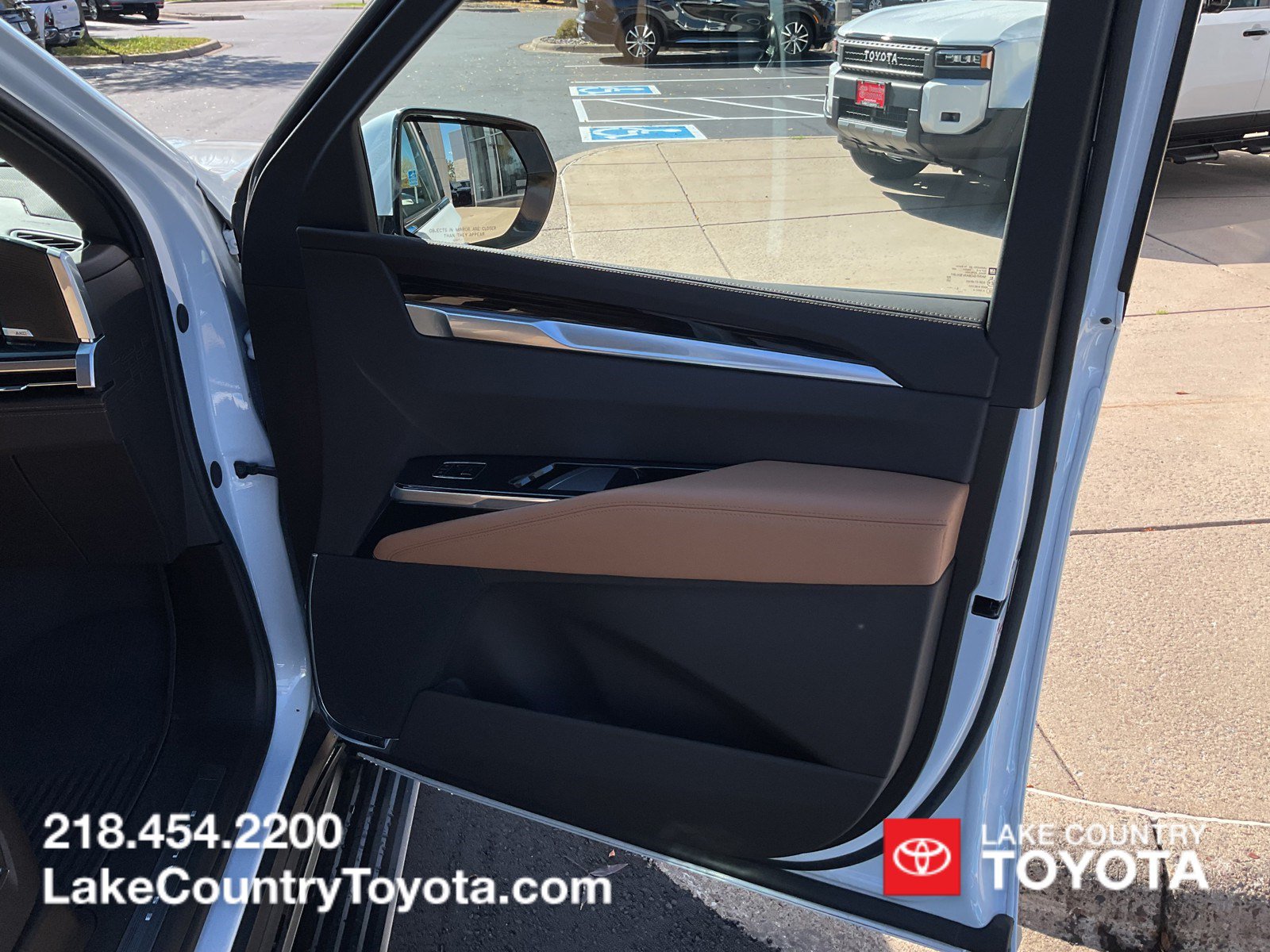 Used 2026 Cadillac Escalade Luxury w/ LPO, Floor Liner Package AWD/4WD image 21