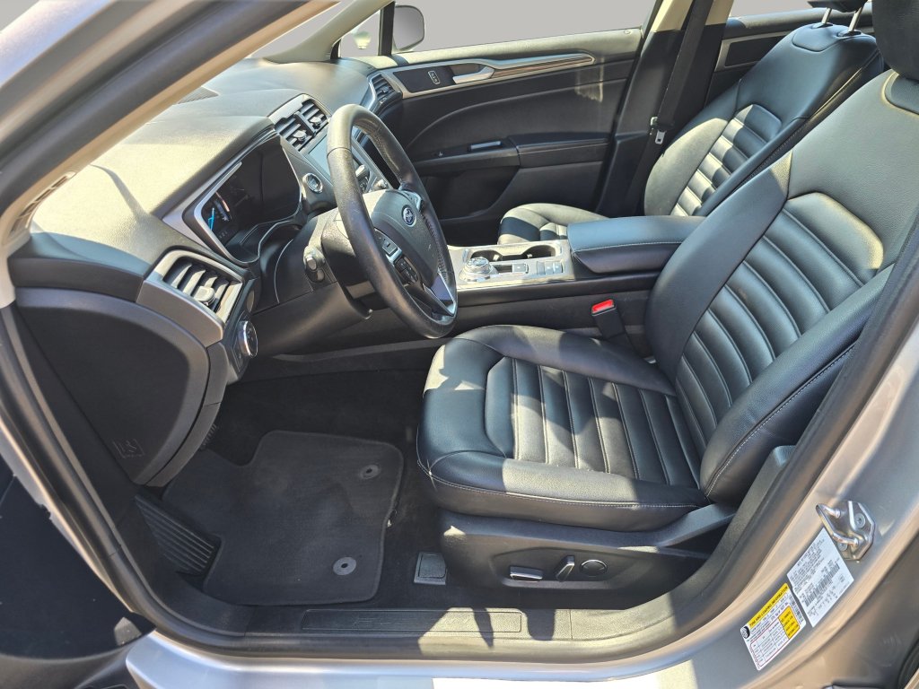 Used 2020 Ford Fusion SEL FWD image 22