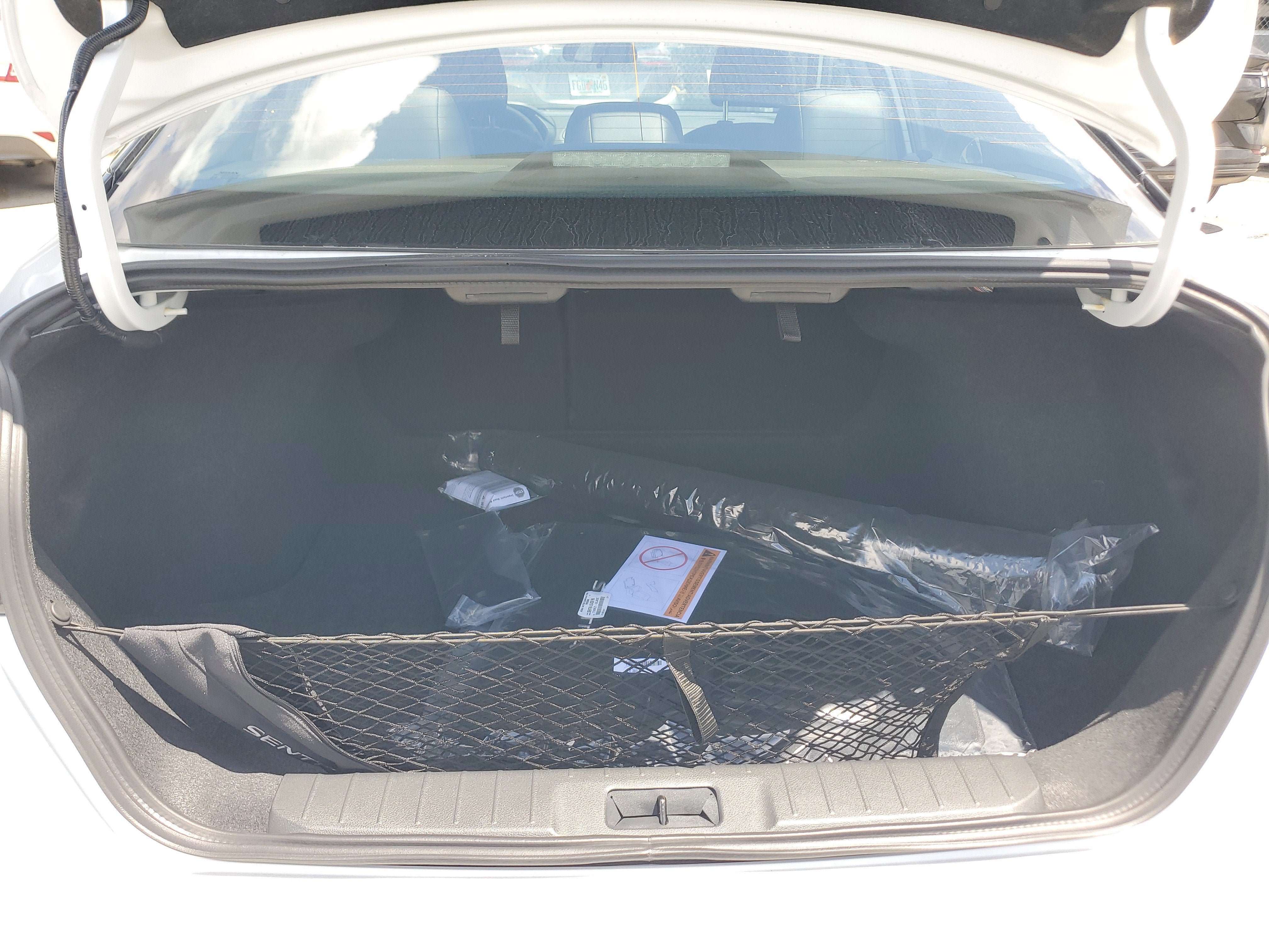 New 2025 Nissan Sentra SR w/ SR Premium Package FWD image 9