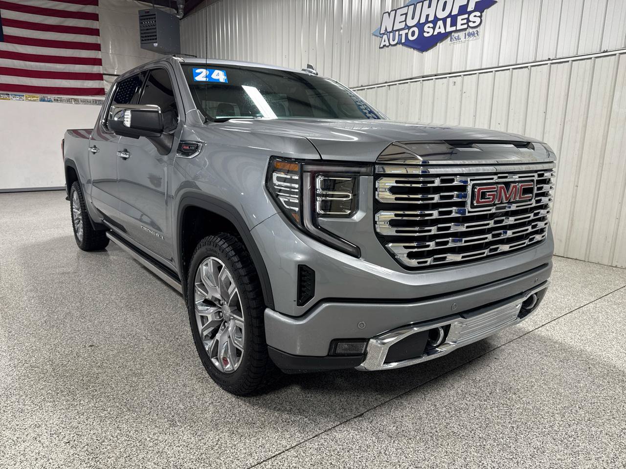 Used 2024 GMC Sierra 1500 Denali w/ Denali Reserve Package AWD/4WD image 2