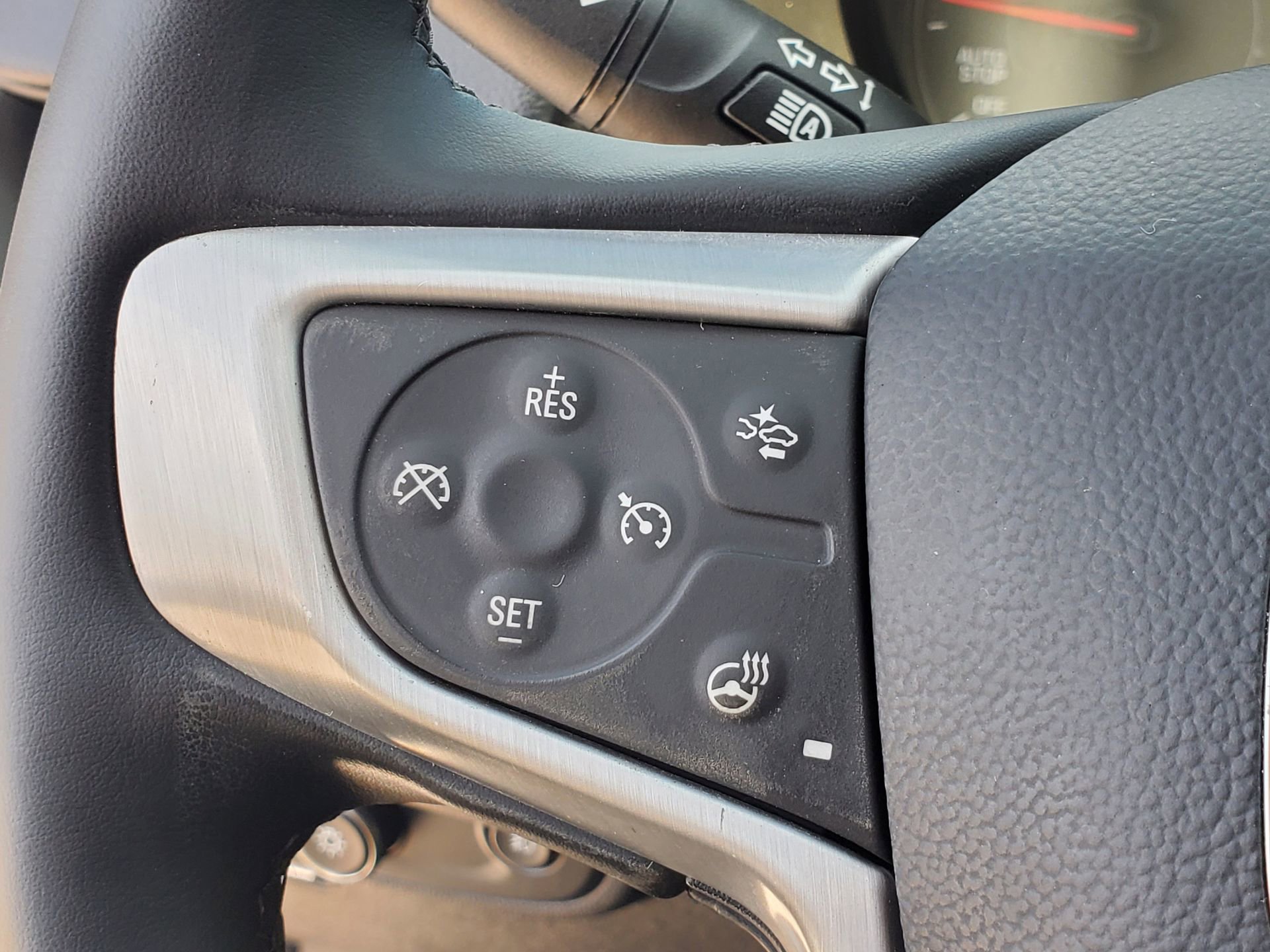 Used 2024 GMC Terrain SLT w/ LPO, Floor Liner Package AWD/4WD image 21